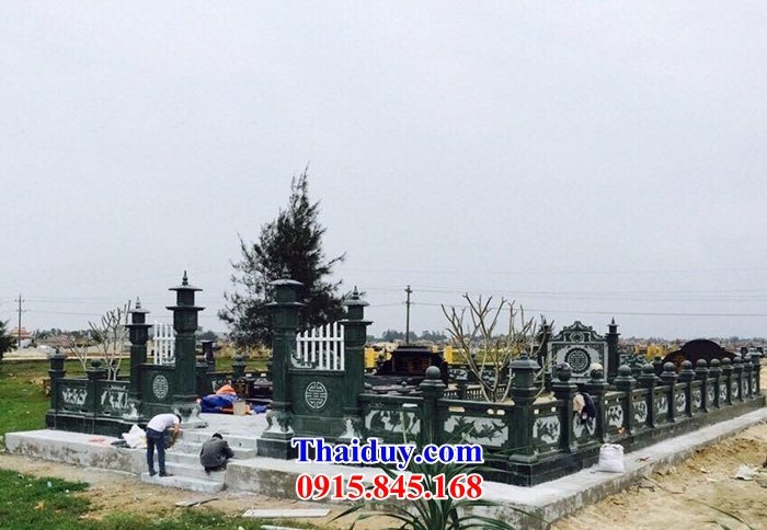 Mẫu nghĩa trang gia đình bằng đá xanh rêu thiết kế hiện đại đẹp