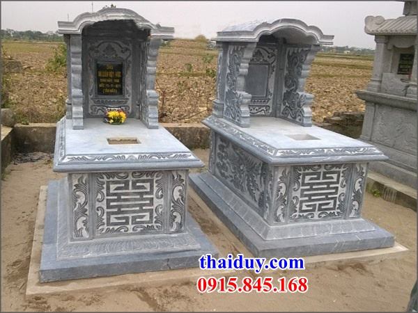 Hình ảnh mộ đôi gia đình một mái một đao bằng đá xanh liền khối thiết kế đơn giản đẹp