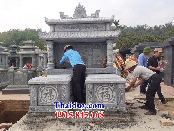 05 Mẫu mộ đôi gia đình ông bà bố ba cha mẹ hai ba bốn năm ngôi liền nhau bằng đá tự nhiên đẹp bán tại Thanh Hóa