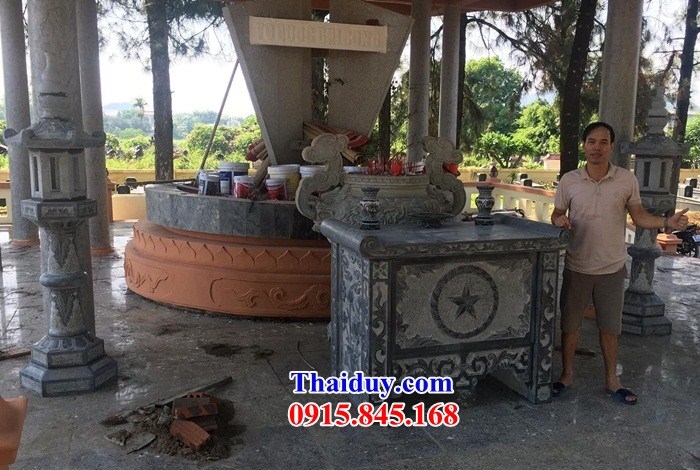 Bàn sắm lễ khu tưởng niệm bằng đá mỹ nghệ Ninh Bình điêu khắc hoa văn đẹp