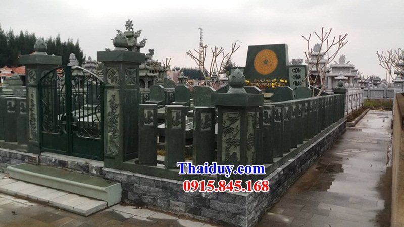 Cổng khu lăng mộ nghĩa trang bằng đá xanh rêu kích thước chuẩn phong thủy đẹp