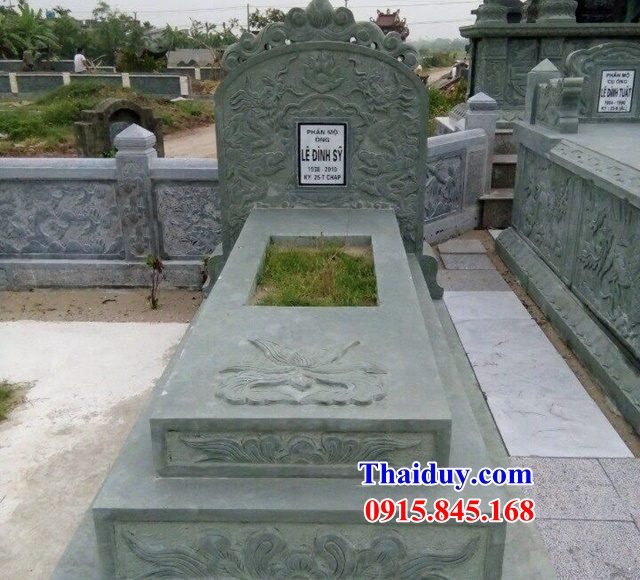 Hình ảnh mộ đơn giản bằng đá xanh rêu nguyên khối Thanh Hóa đẹp