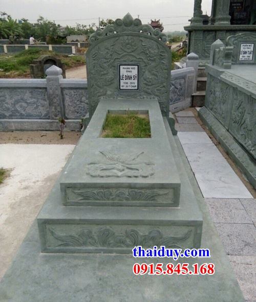 Mẫu mộ có mái che bằng đá xanh rêu cao cấp thiết kế đơn giản