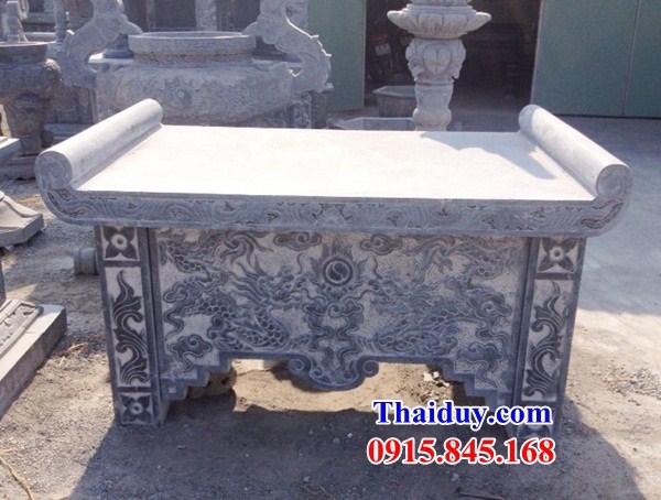 Thiết kế bàn sắm lễ đặt sân đình đền bằng đá điêu khắc tinh xảo