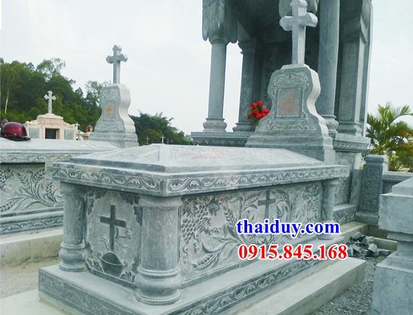 Xây lắp mộ đạo thiên chúa công giáo bằng đá chạm khắc hoa văn tinh xảo chuẩn phong thủy