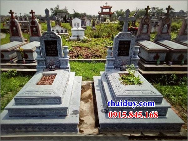 Xây lắp mộ đôi gia đình công giáo bằng đá xanh nguyên khối chuẩn phong thủy