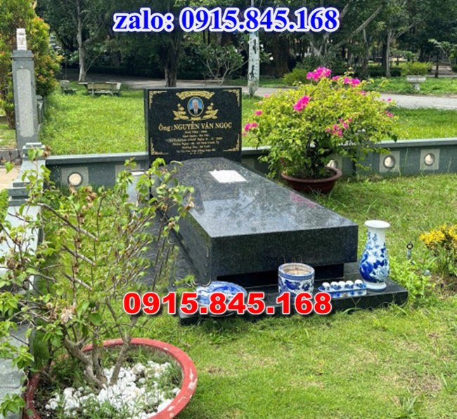 Lăng mộ đá gia đình, lăng mộ ông bà bố mẹ gia tộc, khuôn viên lăng mộ đá xanh trắng vàng granite nguyên khối, nhà mồ bằng đá để thờ tro cốt, giá nơi địa chỉ bán lăng mộ đá, kích thước lăng mộ đá cẩm thạch, lăng mộ đá tự nhiên, xây lăng mộ đá đơn giản, lan can tường bao hàng rào đá khối, nghĩa trang gia đình dòng họ bằng đá, cuốn thư bình phong trước mộ đá, đá bậc lát sân nền lăng mộ, bậc tam cấp rồng bậc thềm chiếu rồng lăng mộ, lư đỉnh hương đèn hạc thờ đá, cổng cột đá lăng mộ, 