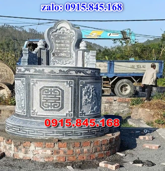 mộ đá gia đình, mộ ông bà bố mẹ gia tộc, khuôn viên mộ đá xanh trắng vàng granite nguyên khối, nhà mồ bằng đá để thờ tro cốt, giá nơi địa chỉ bán mộ đá, kích thước mộ đá cẩm thạch, mộ đá tự nhiên, xây mộ đá đơn giản, lan can tường bao hàng rào đá khối, nghĩa trang gia đình dòng họ bằng đá, cuốn thư bình phong trước mộ đá, đá bậc lát sân nền mộ, bậc tam cấp rồng bậc thềm chiếu rồng mộ, lư đỉnh hương đèn hạc thờ đá, cổng cột đá mộ, 