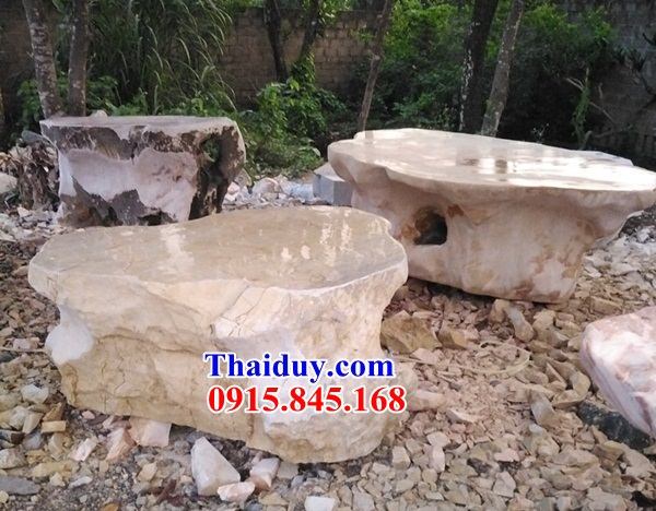 02 Bàn ghế đá tự nhiên nguyên khối đặt sân vườn biệt thự tự gia đẹp bán tại Bắc Giang