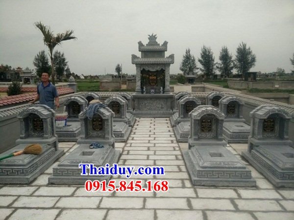 02 Mộ mồ mả đơn giản không mái hiện đại tam cấp liền nguyên khối bằng đá ninh bình đẹp bán tại Quảng Ninh