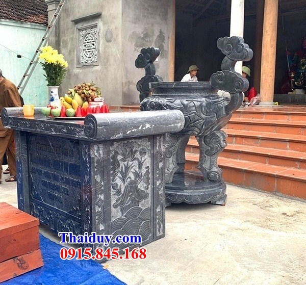 03 Bàn lễ bằng đá tự nhiên nguyên khối ngoài sân đình đền chùa miếu nhà thờ từ đường nghĩa trang khu lăng mộ mồ mả gia đình dòng họ đẹp bán tại Thái Bình