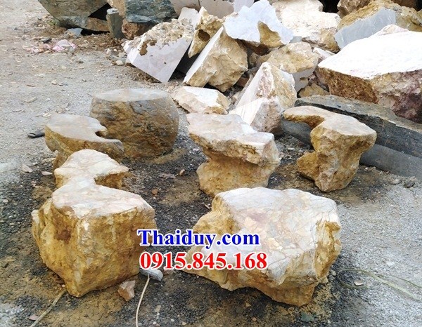 04 Bộ bàn ghế đá vàng nguyên khối bày sân vườn biệt thự đẹp bán tại Hưng Yên