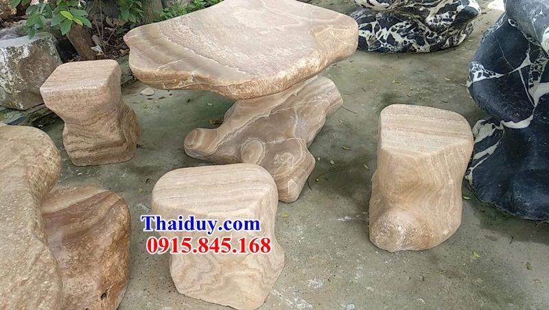 04 Bộ bàn ghế đá vàng tự nhiên bày sân vườn biệt thự đẹp bán tại Hưng Yên