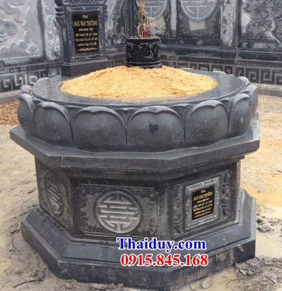 07 Mộ mồ mả hình lục lăng bằng đá tự nhiên nguyên khối đẹp ông bà bố mẹ ba má đẹp bán tại Quảng Bình
