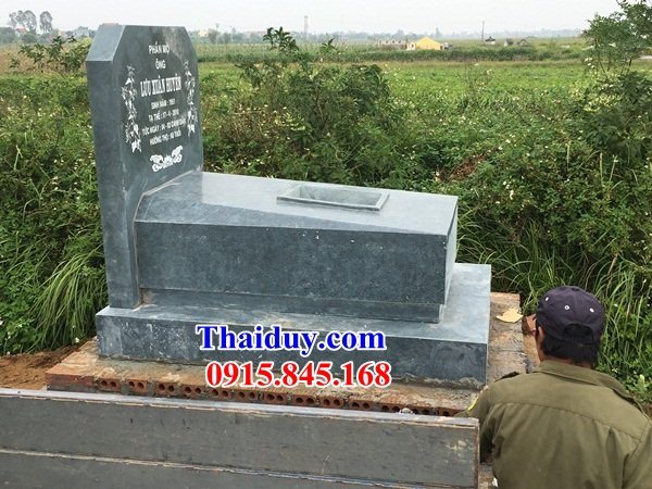 21 Mộ mồ mả đá xanh rêu liền nguyên khối cao cấp hiện đại đơn giản không mái tam ba năm cấp đẹp bán tại An Giang