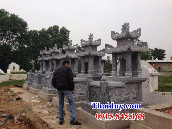 32 Mộ mồ mả ông bà bố mẹ gia đình dòng họ hai mái bằng đá xanh đẹp bán tại Hà Giang