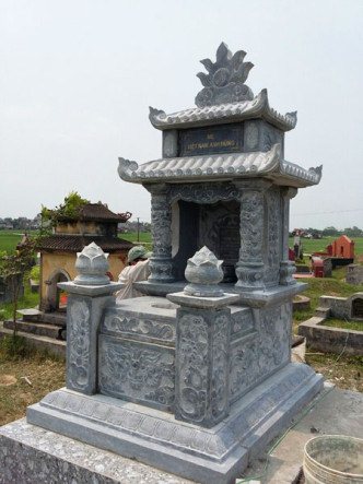 34 Mộ mồ mả bố mẹ ông bà gia đình dòng họ hai mái bằng đá ninh bình bán tại Điện Biên