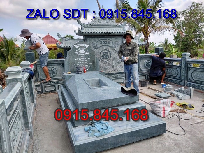 mộ đá gia đình, mộ ông bà bố mẹ gia tộc, khuôn viên mộ đá xanh trắng vàng granite nguyên khối, nhà mồ bằng đá để thờ tro cốt, giá nơi địa chỉ bán mộ đá, kích thước mộ đá cẩm thạch, mộ đá tự nhiên, xây mộ đá đơn giản, lan can tường bao hàng rào đá khối, nghĩa trang gia đình dòng họ bằng đá, cuốn thư bình phong trước mộ đá, đá bậc lát sân nền mộ, bậc tam cấp rồng bậc thềm chiếu rồng mộ, lư đỉnh hương đèn hạc thờ đá, cổng cột đá mộ,