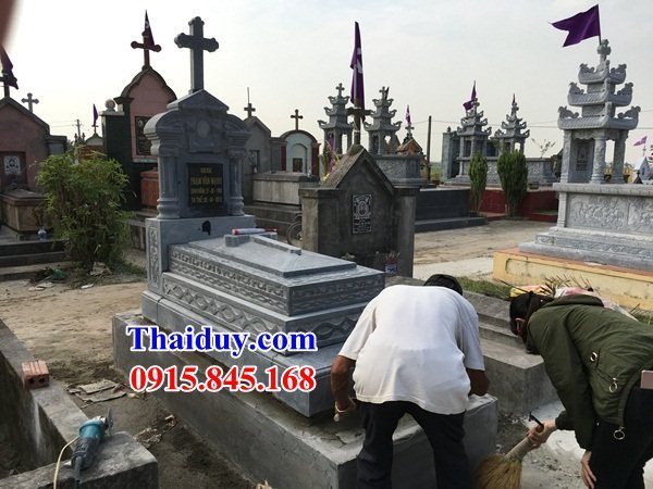 Mẫu mộ công giáo bằng đá xanh tự nhiên nguyên khối Thanh Hóa