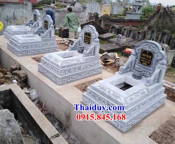 Mẫu mộ tam cấpkhông mái bằng đá xanh tự nhiên nguyên khối
