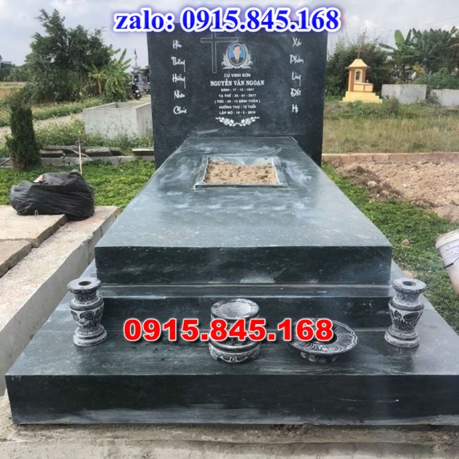 mộ đá gia đình, mộ ông bà bố mẹ gia tộc, khuôn viên mộ đá xanh trắng vàng granite nguyên khối, nhà mồ bằng đá để thờ tro cốt, giá nơi địa chỉ bán mộ đá, kích thước mộ đá cẩm thạch, mộ đá tự nhiên, xây mộ đá đơn giản, lan can tường bao hàng rào đá khối, nghĩa trang gia đình dòng họ bằng đá, cuốn thư bình phong trước mộ đá, đá bậc lát sân nền mộ, bậc tam cấp rồng bậc thềm chiếu rồng mộ, lư đỉnh hương đèn hạc thờ đá, cổng cột đá mộ, 