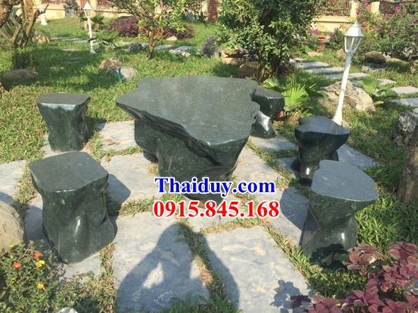 Mẫu thiết kế bộ bàn ghế đặt sân vườn tư gia bằng đá tự nhiên đẹp bán tại Hà Tĩnh