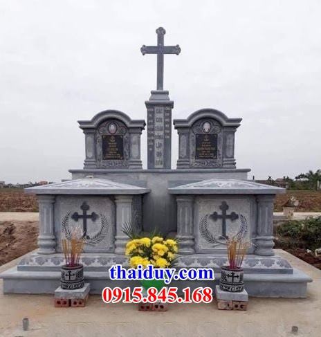 Hình ảnh lăng mộ công giáo bằng đá tự nhiên cao cấp không mái chạm khắc cây thánh giá tại Kon Tum