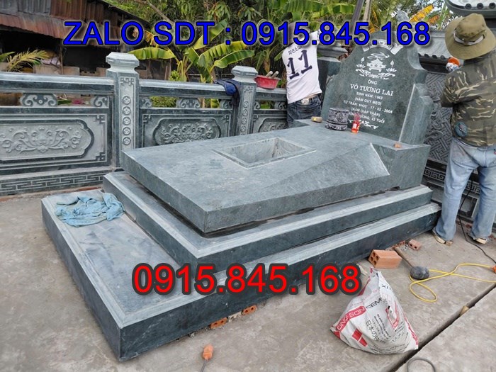 mộ đá gia đình, mộ ông bà bố mẹ gia tộc, khuôn viên mộ đá xanh trắng vàng granite nguyên khối, nhà mồ bằng đá để thờ tro cốt, giá nơi địa chỉ bán mộ đá, kích thước mộ đá cẩm thạch, mộ đá tự nhiên, xây mộ đá đơn giản, lan can tường bao hàng rào đá khối, nghĩa trang gia đình dòng họ bằng đá, cuốn thư bình phong trước mộ đá, đá bậc lát sân nền mộ, bậc tam cấp rồng bậc thềm chiếu rồng mộ, lư đỉnh hương đèn hạc thờ đá, cổng cột đá mộ,