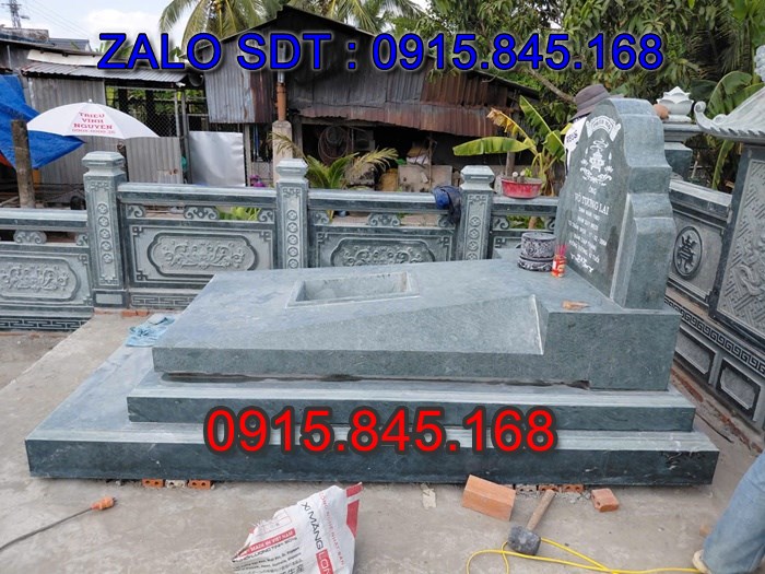 mộ đá gia đình, mộ ông bà bố mẹ gia tộc, khuôn viên mộ đá xanh trắng vàng granite nguyên khối, nhà mồ bằng đá để thờ tro cốt, giá nơi địa chỉ bán mộ đá, kích thước mộ đá cẩm thạch, mộ đá tự nhiên, xây mộ đá đơn giản, lan can tường bao hàng rào đá khối, nghĩa trang gia đình dòng họ bằng đá, cuốn thư bình phong trước mộ đá, đá bậc lát sân nền mộ, bậc tam cấp rồng bậc thềm chiếu rồng mộ, lư đỉnh hương đèn hạc thờ đá, cổng cột đá mộ,