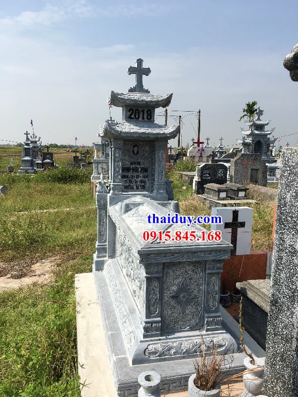 Lắp ghép lăng mộ hai đao đạo thiên chúa bằng đá nguyên khối tự nhiên tại Cao Bằng