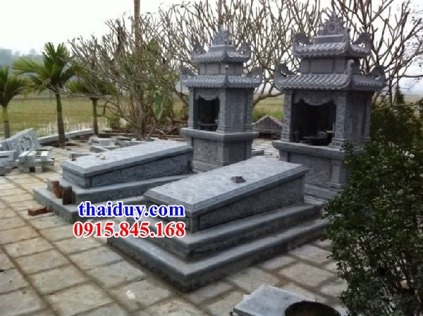Lắp ghép lăng mộ hai đao hai mái bằng đá nguyên khối thiết kế hiện đại tại Cao Bằng