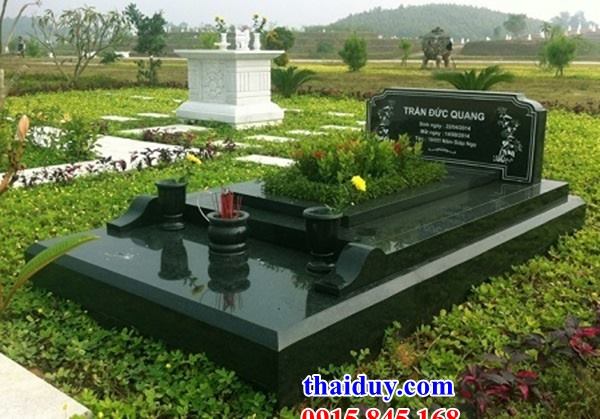 Bán báo giá lăng mộ bằng đá hoa cương cao cấp không mái chạm đơn giản hiện đại tại Bình Phước