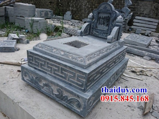 Hình ảnh lăng mộ tam cấp bằng đá nguyên khối không mái đơn giản tại Lai Châu