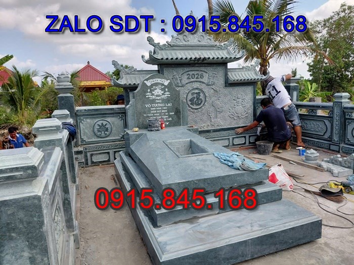 mộ đá gia đình, mộ ông bà bố mẹ gia tộc, khuôn viên mộ đá xanh trắng vàng granite nguyên khối, nhà mồ bằng đá để thờ tro cốt, giá nơi địa chỉ bán mộ đá, kích thước mộ đá cẩm thạch, mộ đá tự nhiên, xây mộ đá đơn giản, lan can tường bao hàng rào đá khối, nghĩa trang gia đình dòng họ bằng đá, cuốn thư bình phong trước mộ đá, đá bậc lát sân nền mộ, bậc tam cấp rồng bậc thềm chiếu rồng mộ, lư đỉnh hương đèn hạc thờ đá, cổng cột đá mộ,