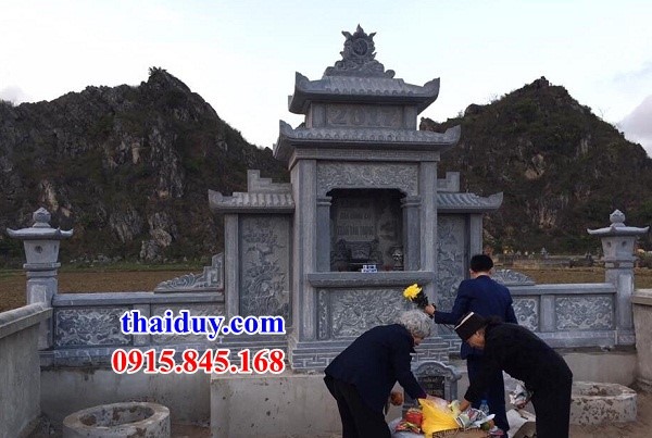 Lắp đặt 45 lăng mộ hai mái thờ chung gia tộc bằng đá nguyên khối đẹp nhất tại Hà Giang