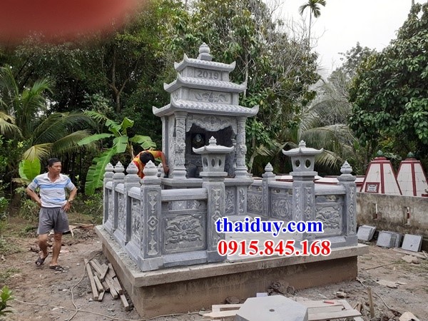 Mẫu lăng mộ ba mái bằng đá xanh chuẩn phong thủy tại Sơn La