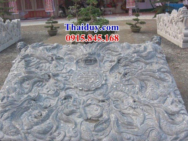 Hình ảnh chiếu sen nhà thờ họ bằng đá xanh tại Quảng Trị