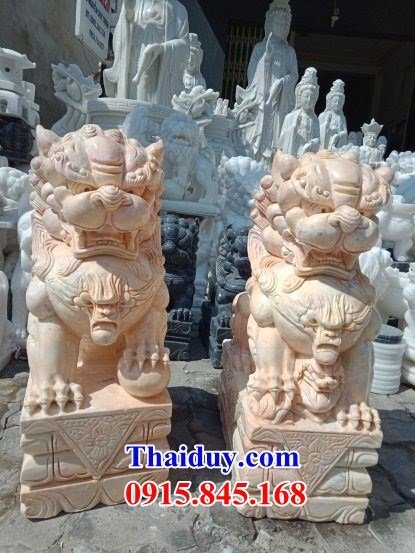 Hình ảnh nghê sư tử bằng đá vàng kích thước chuẩn phong thuỷ tại Sài Gòn