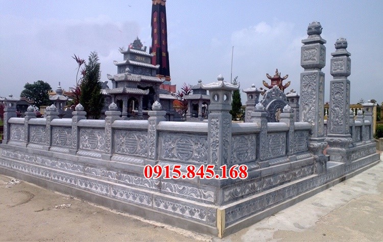 Khu lăng mộ gia tiên bằng đá xanh