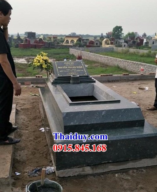 Xây lắp 59 mộ đơn tam cấp không mái bằng đá granite liền khối kích thước phong thủy