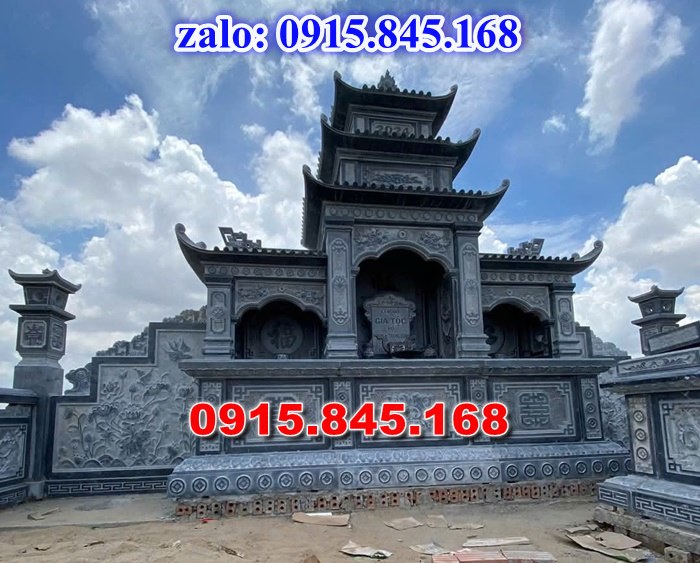 nhà mồ tiền chế, nhà mồ xây làm bằng đá, kích thước nhà mồ, kiểu dáng nhà mồ, nhà mồ có mái che, nhà mồ miền tây, lan can tường bao hàng rào nhà mồ, cuốn thư bức bình phong nhà mồ, nhà mồ để thờ hũ lọ tro cốt đá, nhà mồ ông bà bố mẹ gia đình ba má, mồ mả bằng đá.