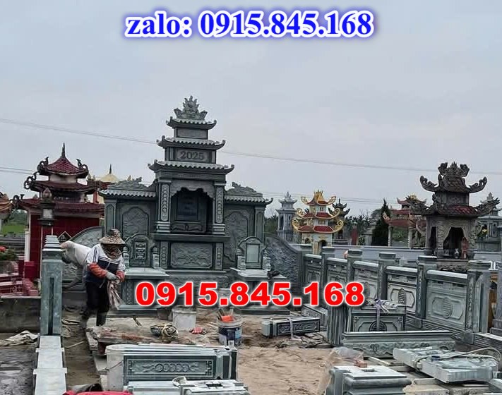 nhà mồ tiền chế, nhà mồ xây làm bằng đá, kích thước nhà mồ, kiểu dáng nhà mồ, nhà mồ có mái che, nhà mồ miền tây, lan can tường bao hàng rào nhà mồ, cuốn thư bức bình phong nhà mồ, nhà mồ để thờ hũ lọ tro cốt đá, nhà mồ ông bà bố mẹ gia đình ba má, mồ mả bằng đá.