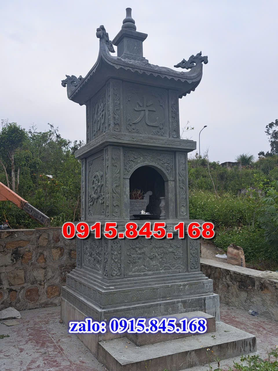 nhà mồ tiền chế, nhà mồ xây làm bằng đá, kích thước nhà mồ, kiểu dáng nhà mồ, nhà mồ có mái che, nhà mồ miền tây, lan can tường bao hàng rào nhà mồ, cuốn thư bức bình phong nhà mồ, nhà mồ để thờ hũ lọ tro cốt đá, nhà mồ ông bà bố mẹ gia đình ba má, mồ mả bằng đá.