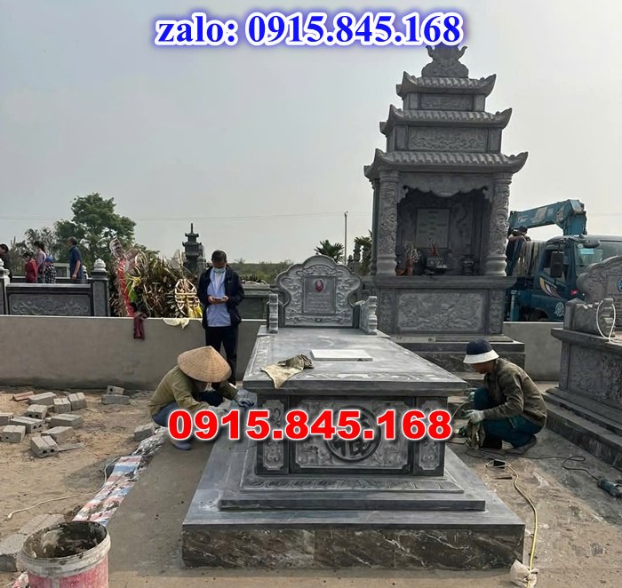 nhà mồ tiền chế, nhà mồ xây làm bằng đá, kích thước nhà mồ, kiểu dáng nhà mồ, nhà mồ có mái che, nhà mồ miền tây, lan can tường bao hàng rào nhà mồ, cuốn thư bức bình phong nhà mồ, nhà mồ để thờ hũ lọ tro cốt đá, nhà mồ ông bà bố mẹ gia đình ba má, mồ mả bằng đá.