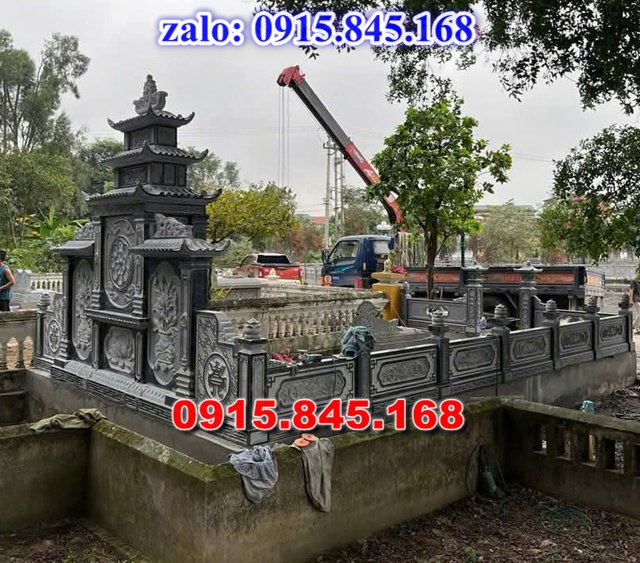 nhà mồ tiền chế, nhà mồ xây làm bằng đá, kích thước nhà mồ, kiểu dáng nhà mồ, nhà mồ có mái che, nhà mồ miền tây, lan can tường bao hàng rào nhà mồ, cuốn thư bức bình phong nhà mồ, nhà mồ để thờ hũ lọ tro cốt đá, nhà mồ ông bà bố mẹ gia đình ba má, mồ mả bằng đá.