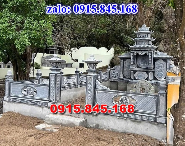 nhà mồ tiền chế, nhà mồ xây làm bằng đá, kích thước nhà mồ, kiểu dáng nhà mồ, nhà mồ có mái che, nhà mồ miền tây, lan can tường bao hàng rào nhà mồ, cuốn thư bức bình phong nhà mồ, nhà mồ để thờ hũ lọ tro cốt đá, nhà mồ ông bà bố mẹ gia đình ba má, mồ mả bằng đá.