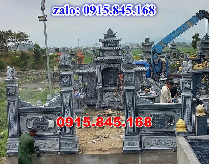 nhà mồ tiền chế, nhà mồ xây làm bằng đá, kích thước nhà mồ, kiểu dáng nhà mồ, nhà mồ có mái che, nhà mồ miền tây, lan can tường bao hàng rào nhà mồ, cuốn thư bức bình phong nhà mồ, nhà mồ để thờ hũ lọ tro cốt đá, nhà mồ ông bà bố mẹ gia đình ba má, mồ mả bằng đá.