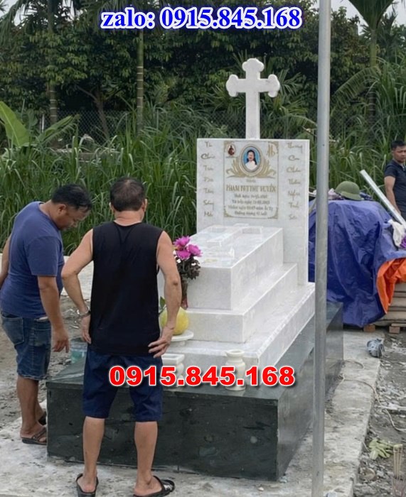 mộ đá gia đình, mộ ông bà bố mẹ gia tộc, khuôn viên mộ đá xanh trắng vàng granite nguyên khối, nhà mồ bằng đá để thờ tro cốt, giá nơi địa chỉ bán mộ đá, kích thước mộ đá cẩm thạch, mộ đá tự nhiên, xây mộ đá đơn giản, lan can tường bao hàng rào đá khối, nghĩa trang gia đình dòng họ bằng đá, cuốn thư bình phong trước mộ đá, đá bậc lát sân nền mộ, bậc tam cấp rồng bậc thềm chiếu rồng mộ, lư đỉnh hương đèn hạc thờ đá, cổng cột đá mộ, 