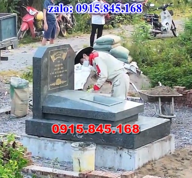 mộ đá gia đình, mộ ông bà bố mẹ gia tộc, khuôn viên mộ đá xanh trắng vàng granite nguyên khối, nhà mồ bằng đá để thờ tro cốt, giá nơi địa chỉ bán mộ đá, kích thước mộ đá cẩm thạch, mộ đá tự nhiên, xây mộ đá đơn giản, lan can tường bao hàng rào đá khối, nghĩa trang gia đình dòng họ bằng đá, cuốn thư bình phong trước mộ đá, đá bậc lát sân nền mộ, bậc tam cấp rồng bậc thềm chiếu rồng mộ, lư đỉnh hương đèn hạc thờ đá, cổng cột đá mộ,