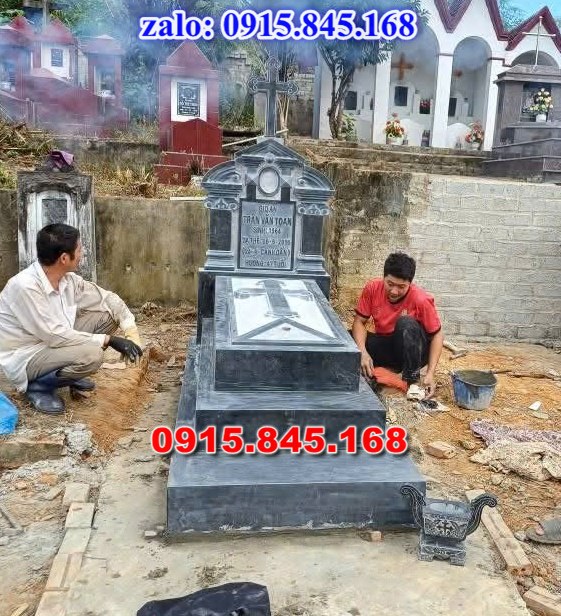 Lăng mộ đá gia đình, lăng mộ ông bà bố mẹ gia tộc, khuôn viên lăng mộ đá xanh trắng vàng granite nguyên khối, nhà mồ bằng đá để thờ tro cốt, giá nơi địa chỉ bán lăng mộ đá, kích thước lăng mộ đá cẩm thạch, lăng mộ đá tự nhiên, xây lăng mộ đá đơn giản, lan can tường bao hàng rào đá khối, nghĩa trang gia đình dòng họ bằng đá, cuốn thư bình phong trước mộ đá, đá bậc lát sân nền lăng mộ, bậc tam cấp rồng bậc thềm chiếu rồng lăng mộ, lư đỉnh hương đèn hạc thờ đá, cổng cột đá lăng mộ, 